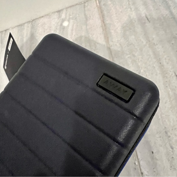 United Polaris Flight Away Travel Toiletry Amenities Kit - Picture 11 of 13